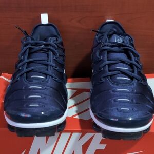 Nike Men’s Navy and White Low-Top Sneakers